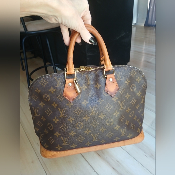 Authentic Vintage Louis Vuitton Brown & Tan Alma PM Monogram Satchel - Picture 12 of 14